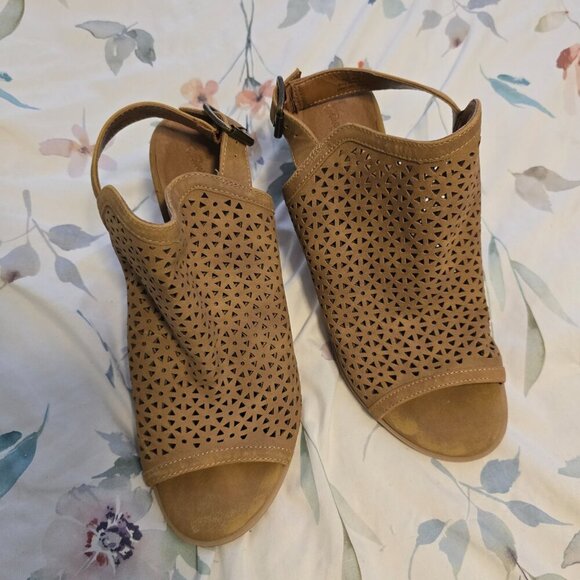 Universal Thread Womens Cognac Milliana Style High Heeled Cut Out Sandal Heel - Picture 3 of 9